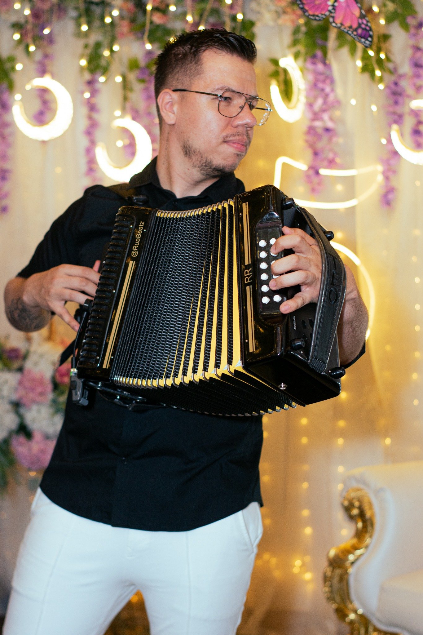 Acordeonero de AKORD3S Band en evento social